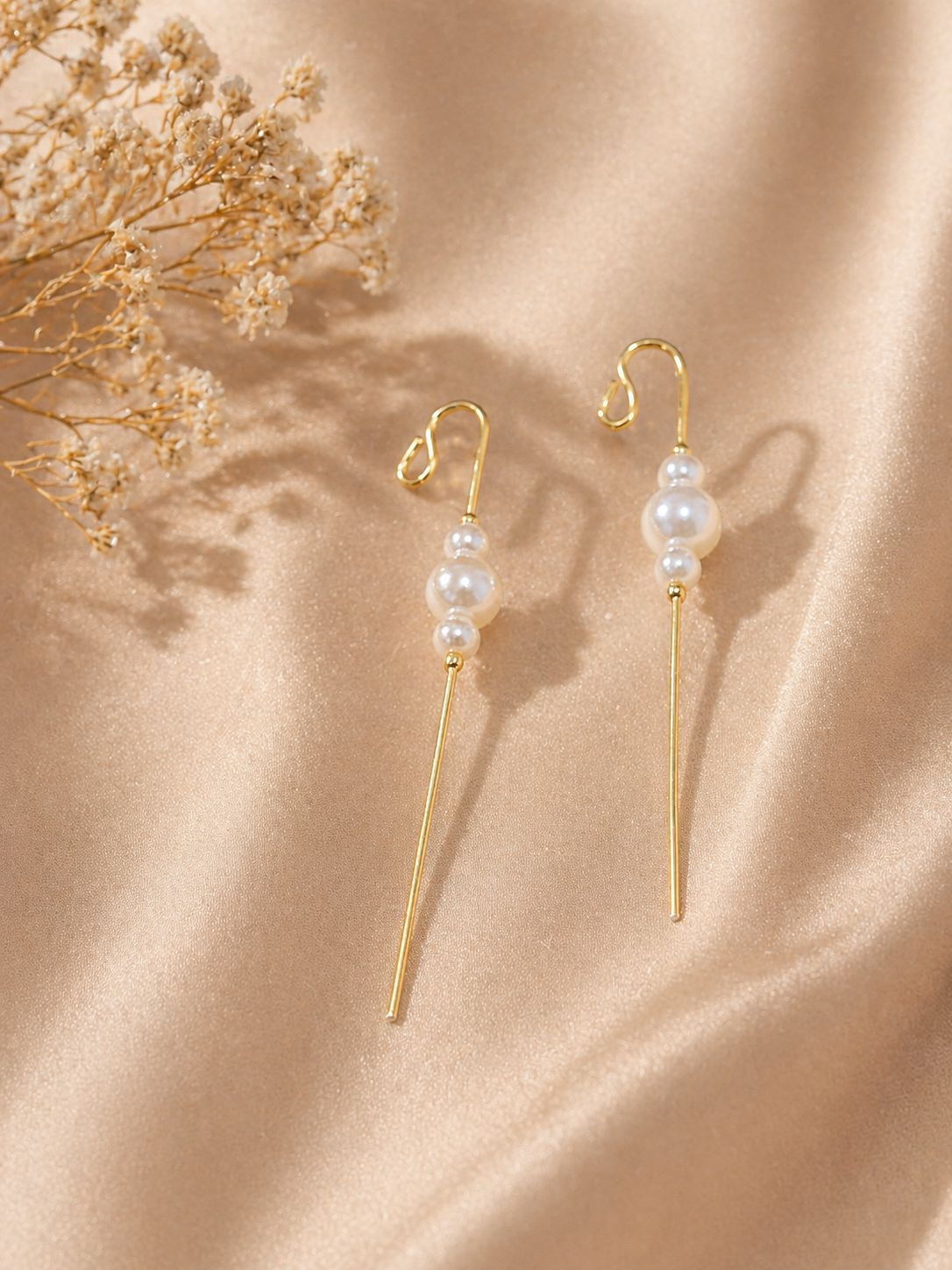 Pearl Aura Ear Cuff